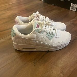 2020
Wmns Air Max 90 SE 'Valentine's Day'